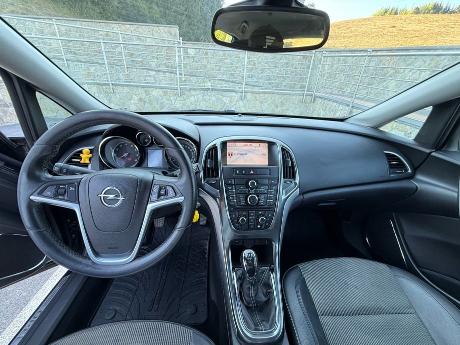 Opel Astra J 1.4, fotografija 6