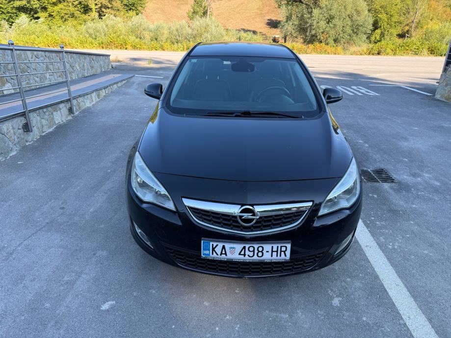 Opel Astra J 1.4, fotografija 2