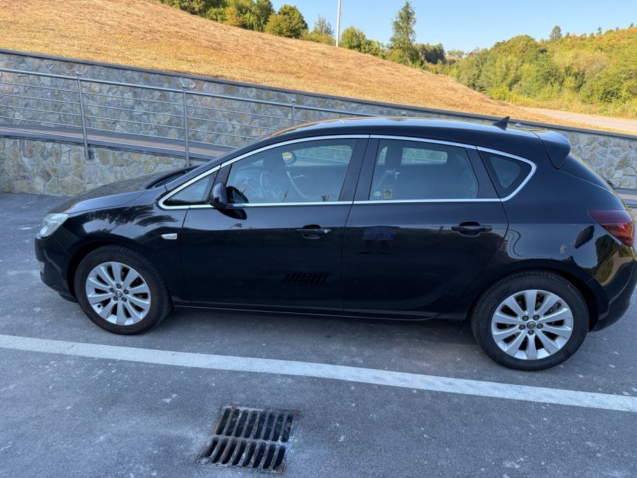Opel Astra J 1.4, fotografija 4