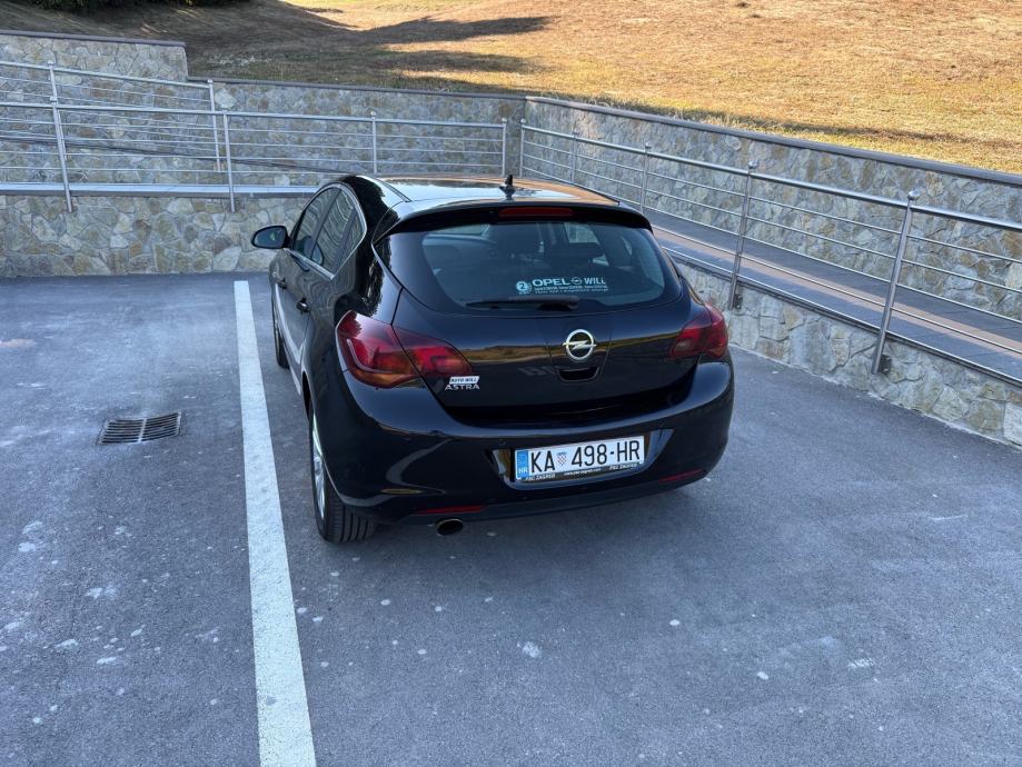 Opel Astra J 1.4, fotografija 5