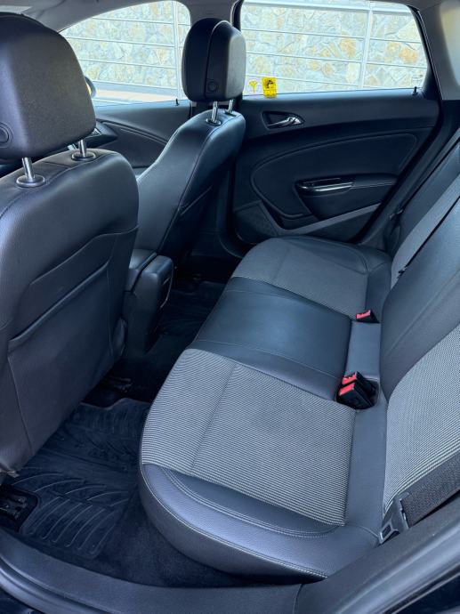 Opel Astra J 1.4, fotografija 9