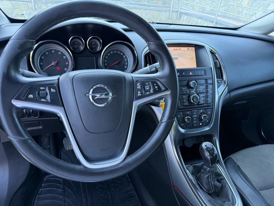 Opel Astra J 1.4, fotografija 8