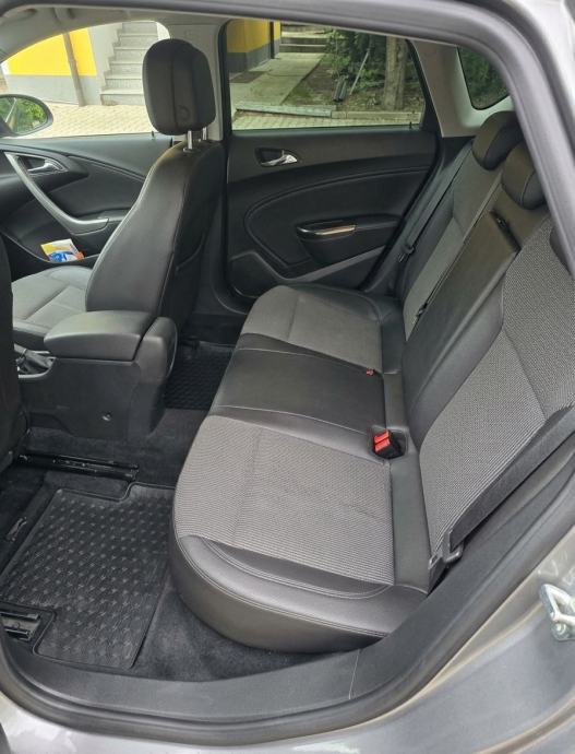 Opel Astra J 2010g, fotografija 2