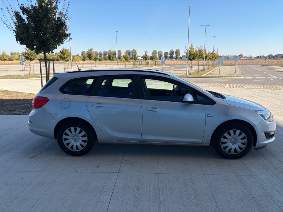 Opel Astra J Karavan 1.6 CDTI •137,000 KM•ISPIS KM•KLIMA•EURO 6•, fotografija 8