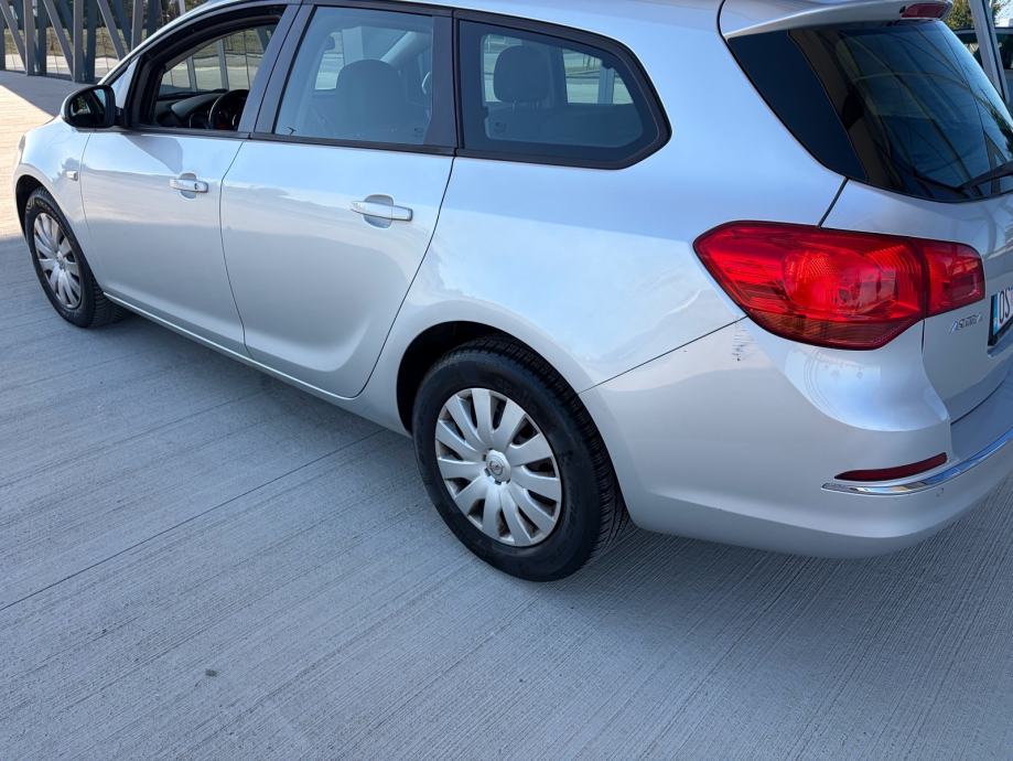 Opel Astra J Karavan 1.6 CDTI •137,000 KM•ISPIS KM•KLIMA•EURO 6•, fotografija 5