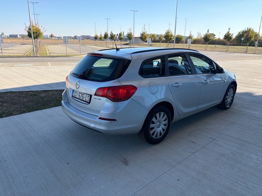 Opel Astra J Karavan 1.6 CDTI •137,000 KM•ISPIS KM•KLIMA•EURO 6•, fotografija 7