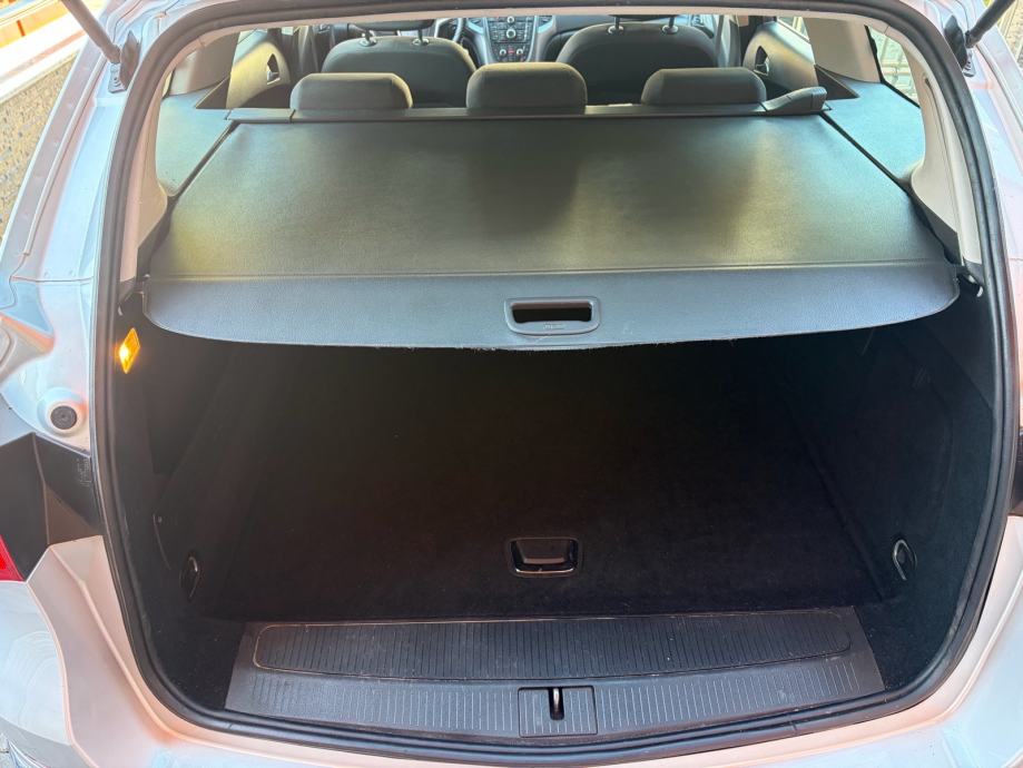 Opel Astra J Karavan 1.6 CDTI •137,000 KM•ISPIS KM•KLIMA•EURO 6•, fotografija 16