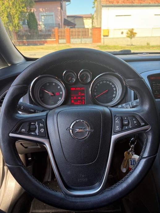 Opel Astra J Karavan 1.6 CDTI •137,000 KM•ISPIS KM•KLIMA•EURO 6•, fotografija 17