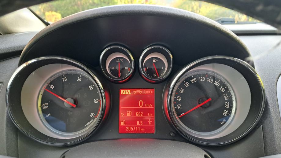 Opel Astra J Sedan 1.6 CDTI ecoFLEX, fotografija 9