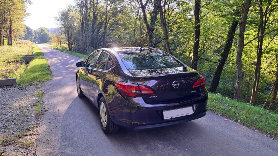 Opel Astra J Sedan 1.6 CDTI ecoFLEX, fotografija 4