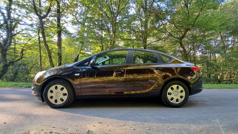 Opel Astra J Sedan 1.6 CDTI ecoFLEX, fotografija 5