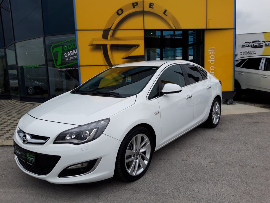 Opel astra j sedan