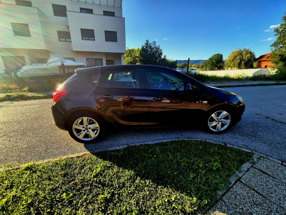 Opel Astra J, pogled izvana - slika 2