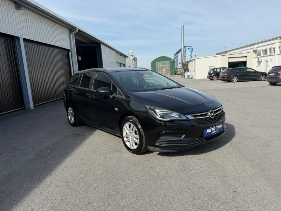 Opel Astra K Karavan, fotografija 2