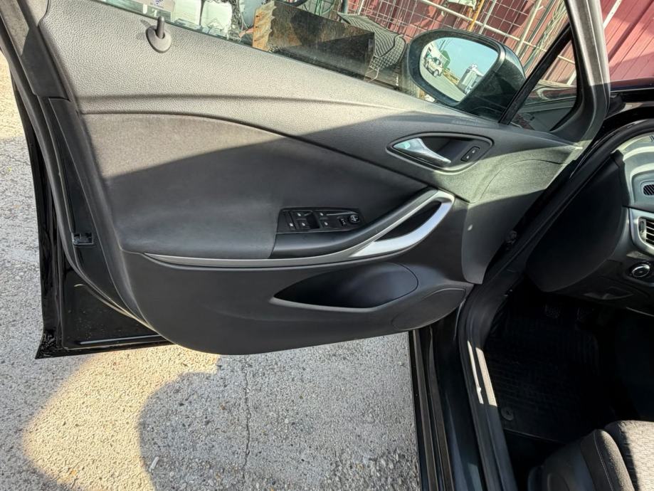 Opel Astra K Karavan, fotografija 5