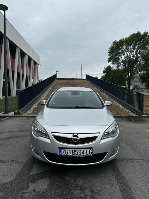 Opel Astra Karavan 1.3 CDTI Registriran godinu dana 09/2027 Klima, fotografija 2