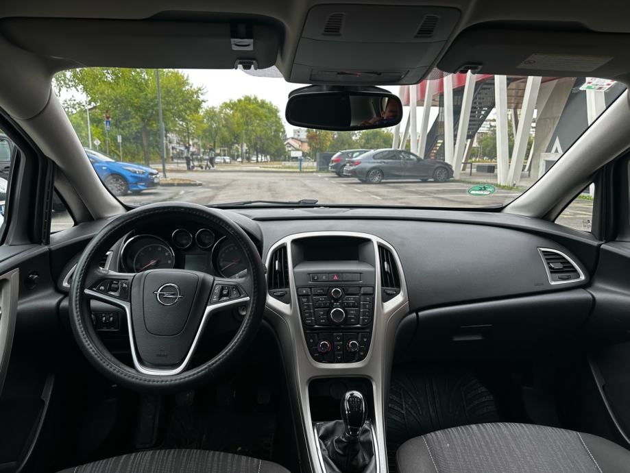 Opel Astra Karavan 1.3 CDTI Registriran godinu dana 09/2027 Klima, fotografija 12