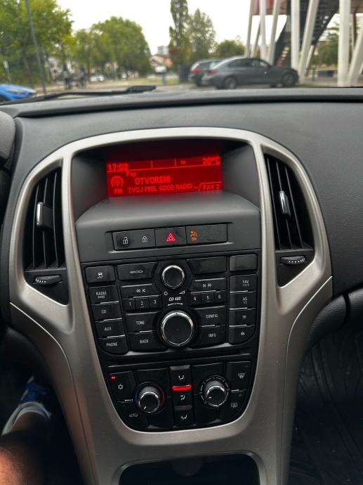 Opel Astra Karavan 1.3 CDTI Registriran godinu dana 09/2027 Klima, fotografija 13