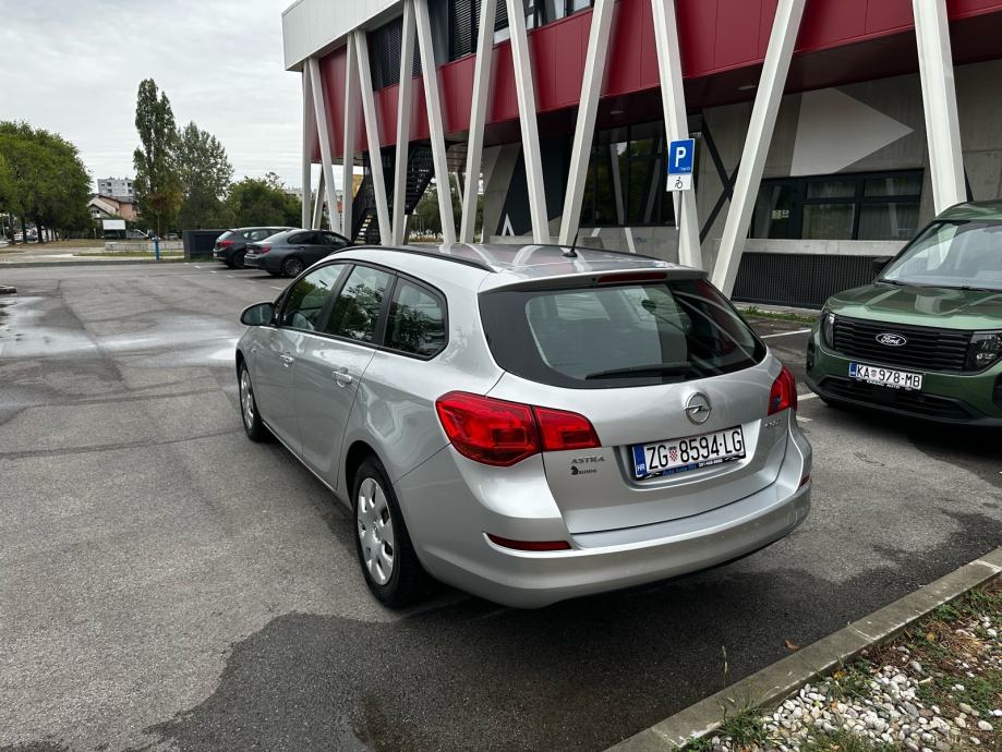 Opel Astra Karavan 1.3 CDTI Registriran godinu dana 09/2027 Klima, fotografija 7