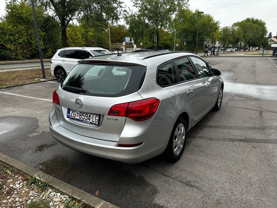 Opel Astra Karavan 1.3 CDTI Registriran godinu dana 09/2027 Klima, fotografija 5
