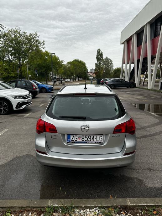 Opel Astra Karavan 1.3 CDTI Registriran godinu dana 09/2027 Klima, fotografija 6