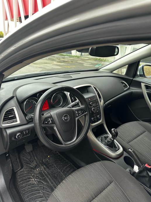 Opel Astra Karavan 1.3 CDTI Registriran godinu dana 09/2027 Klima, fotografija 9