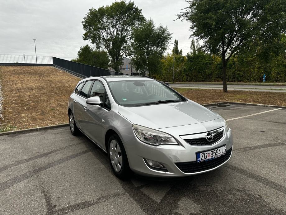 Opel Astra Karavan 1.3 CDTI Registriran godinu dana 09/2027 Klima, fotografija 3