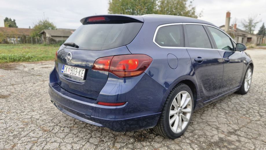 Opel Astra Karavan 2.0 CDTI Sport (plaćanje do 36 rata)(reg. 1 god.), fotografija 2