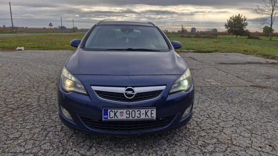 Opel Astra Karavan 2.0 CDTI Sport (plaćanje do 36 rata)(reg. 1 god.), fotografija 9