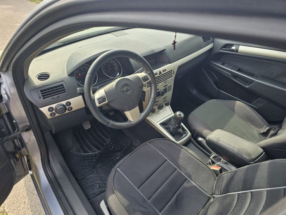 Opel Astra Karavan Caravan 1,7 CDTI, fotografija 3