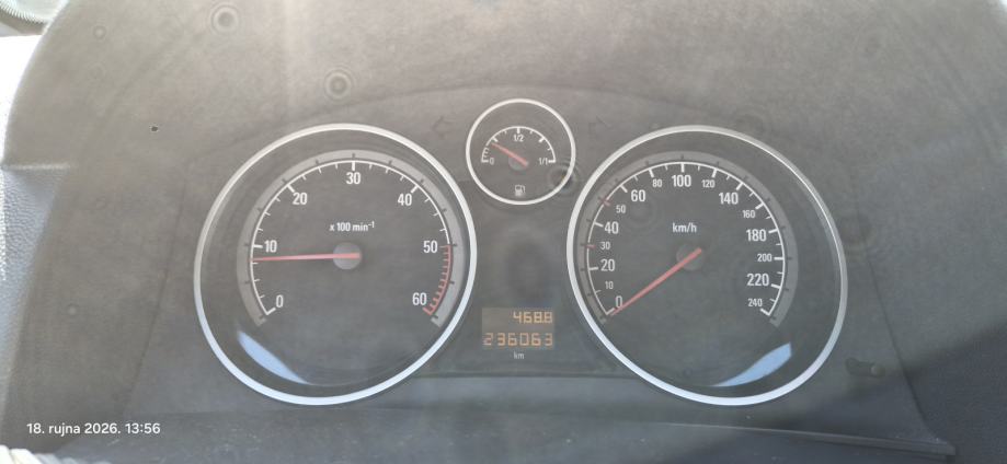 Opel Astra Karavan 1,7 CDTI, fotografija 10
