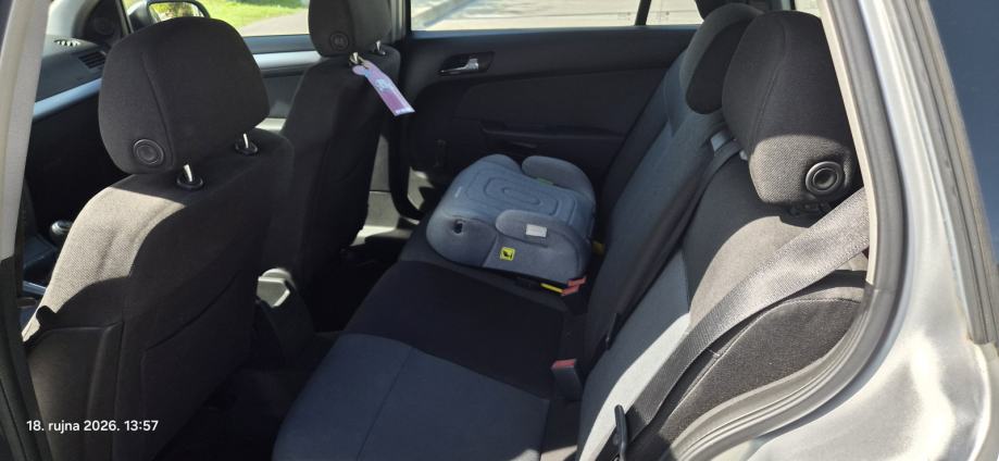 Opel Astra Karavan 1,7 CDTI, fotografija 8