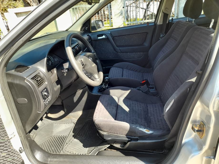 Opel Astra Karavan Caravan 1,7 DT, fotografija 2