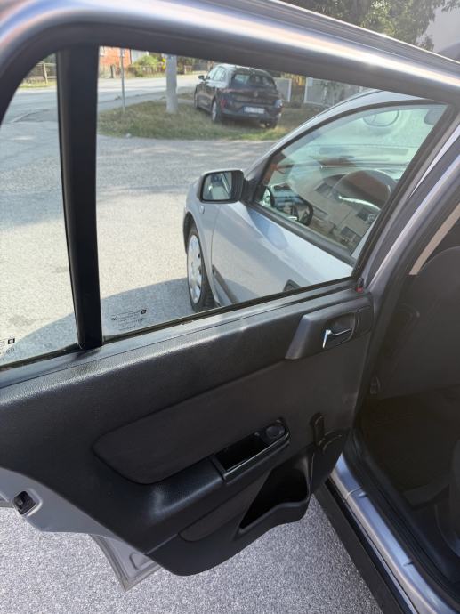 Opel Astra Karavan Caravan 2,0 DTI, fotografija 4