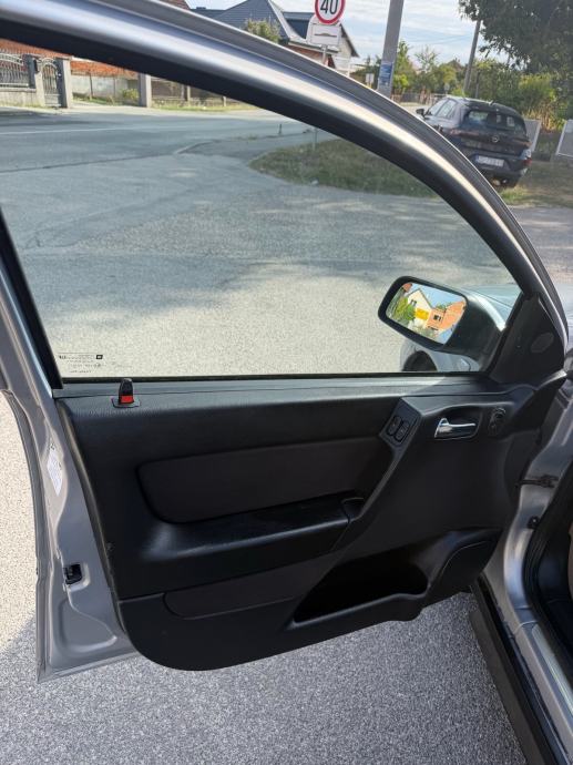 Opel Astra Karavan Caravan 2,0 DTI, fotografija 16