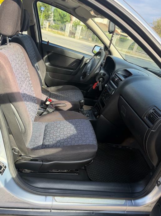 Opel Astra Karavan Caravan 2,0 DTI, fotografija 17