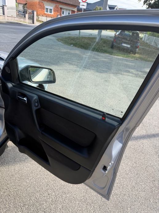 Opel Astra Karavan Caravan 2,0 DTI, fotografija 19