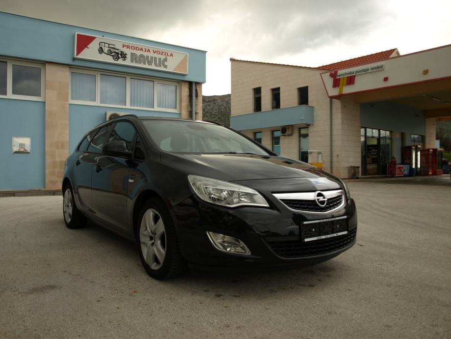 Opel Astra Karavan 1,3 CDTI Navigacija,servisna knjiga, kao nova