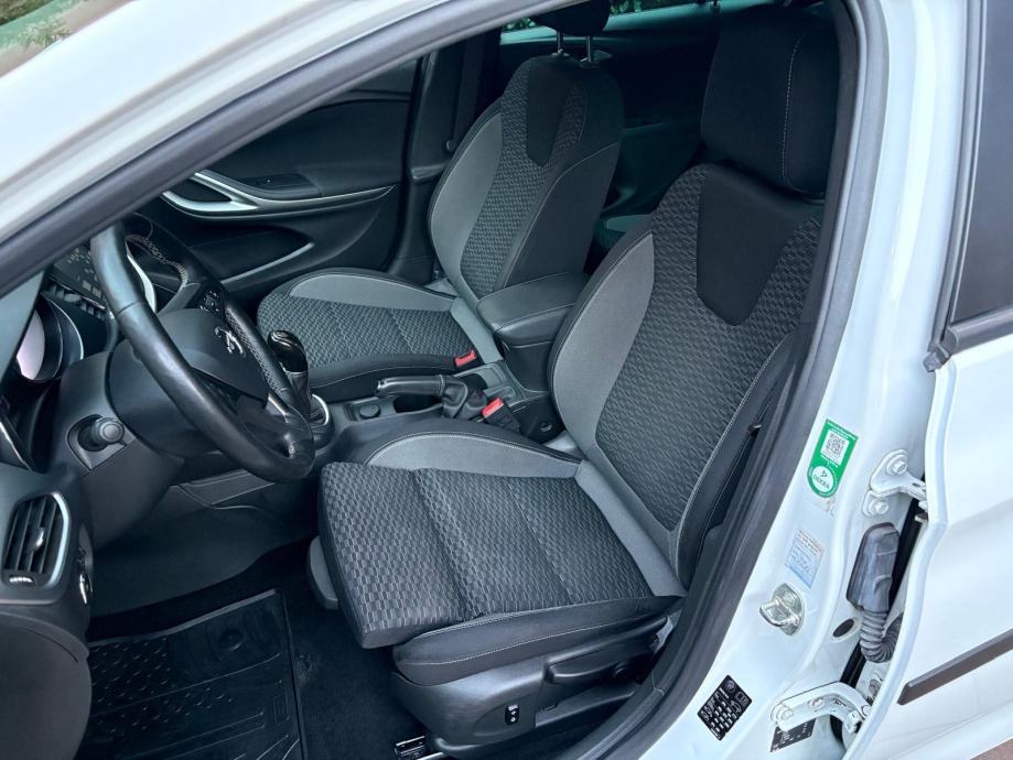 Opel Astra, fotografija 13