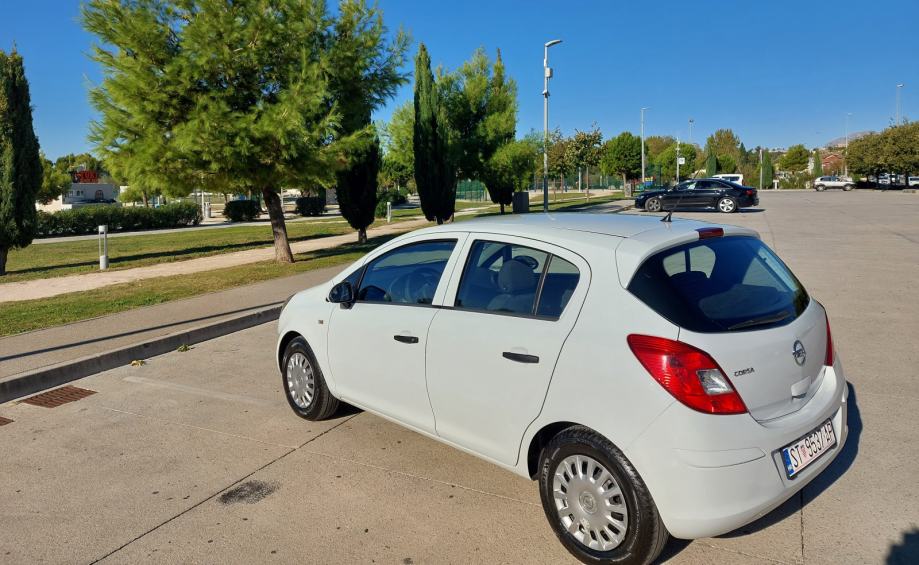 Opel Corsa 1,0 12V, fotografija 4