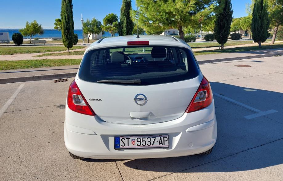 Opel Corsa 1,0 12V, fotografija 2