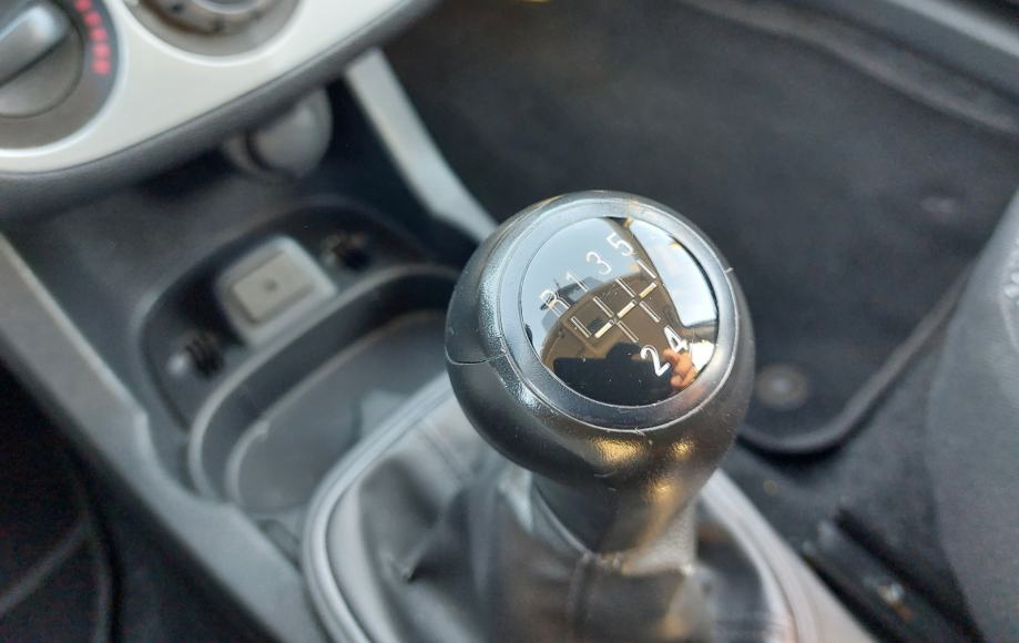 Opel Corsa 1,0 12V, fotografija 13