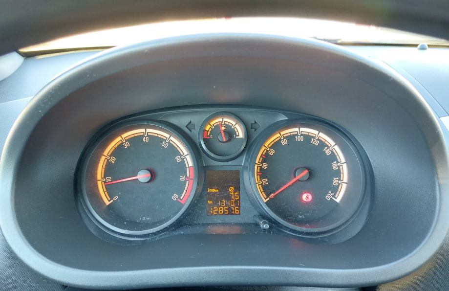 Opel Corsa 1,0 12V, fotografija 14
