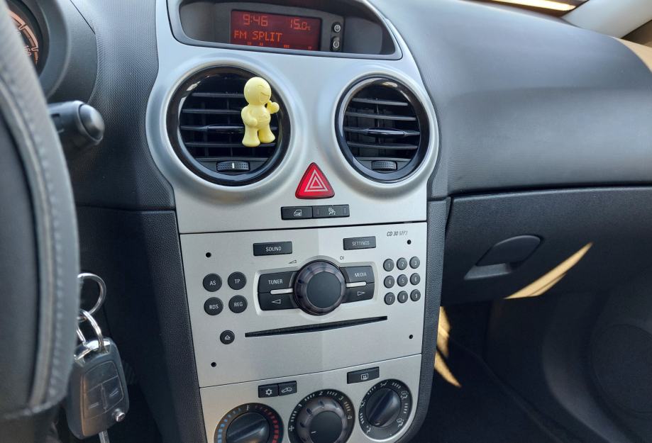 Opel Corsa 1,0 12V, fotografija 15