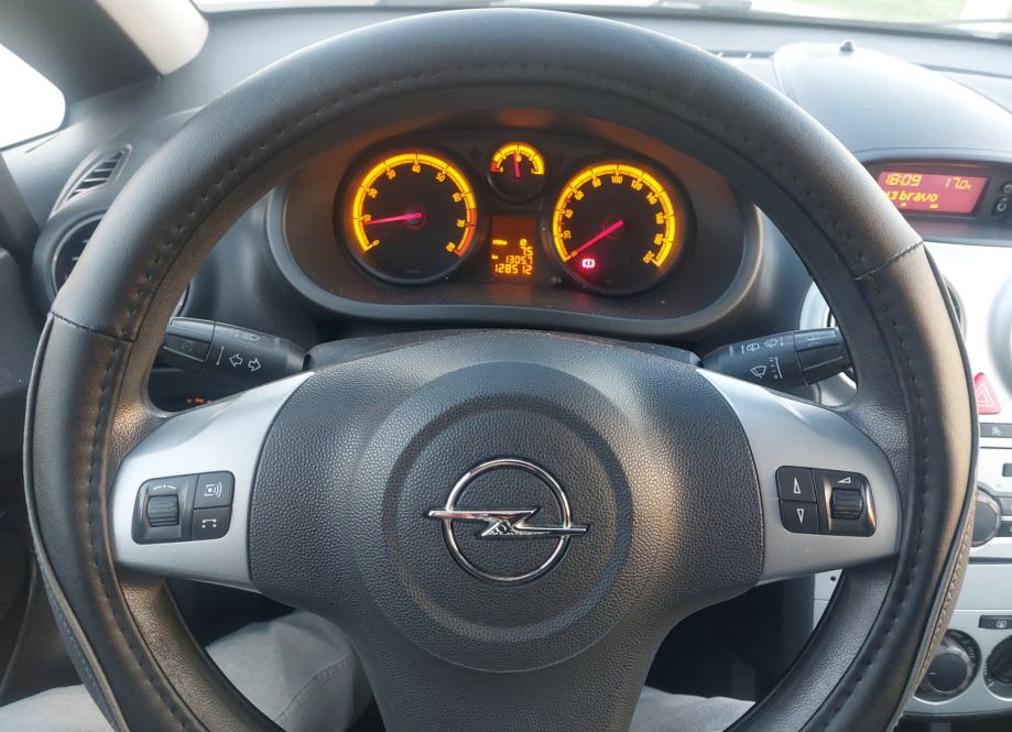 Opel Corsa 1,0 12V, fotografija 17