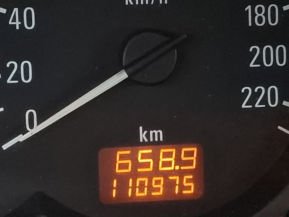 Opel Corsa 1.2 i, 16 v, SAMO 110000 KM, SERVISNA !, fotografija 10