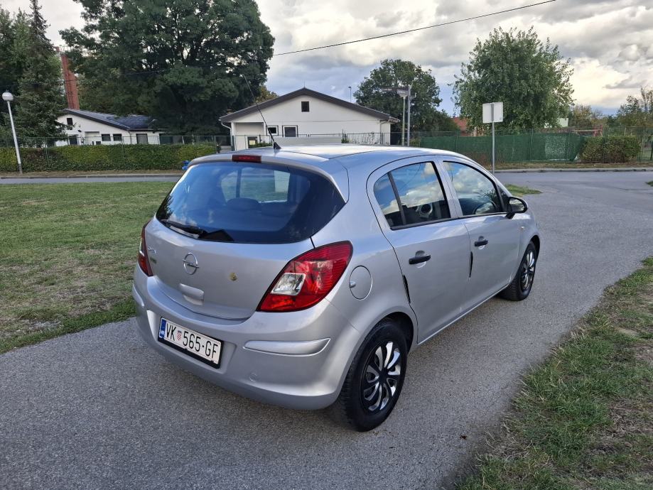 Opel Corsa 1,2 i 16V od 1vlasnika, fotografija 7