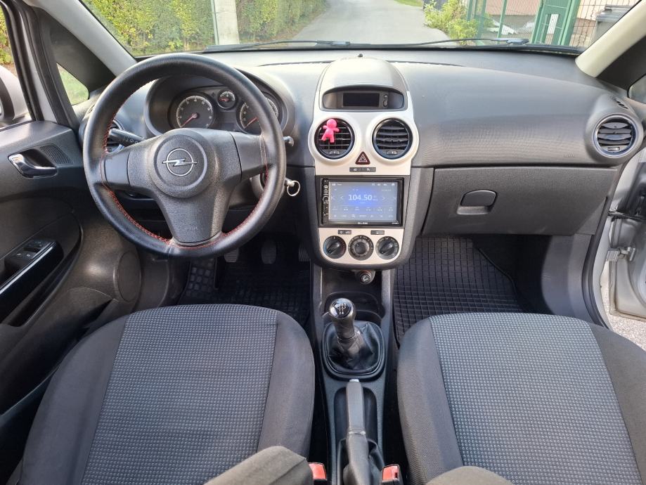 Opel Corsa 1,2 i 16V od 1vlasnika, fotografija 9