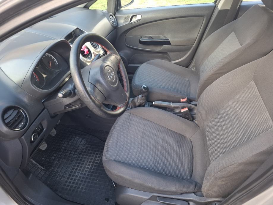 Opel Corsa 1,2 i 16V od 1vlasnika, fotografija 8