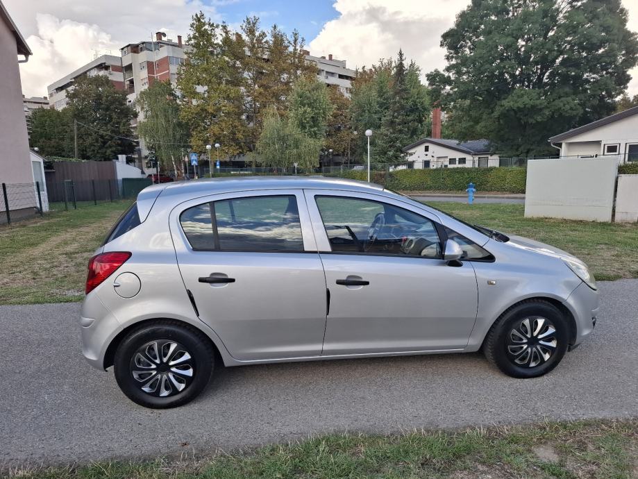 Opel Corsa 1,2 i 16V od 1vlasnika, fotografija 6